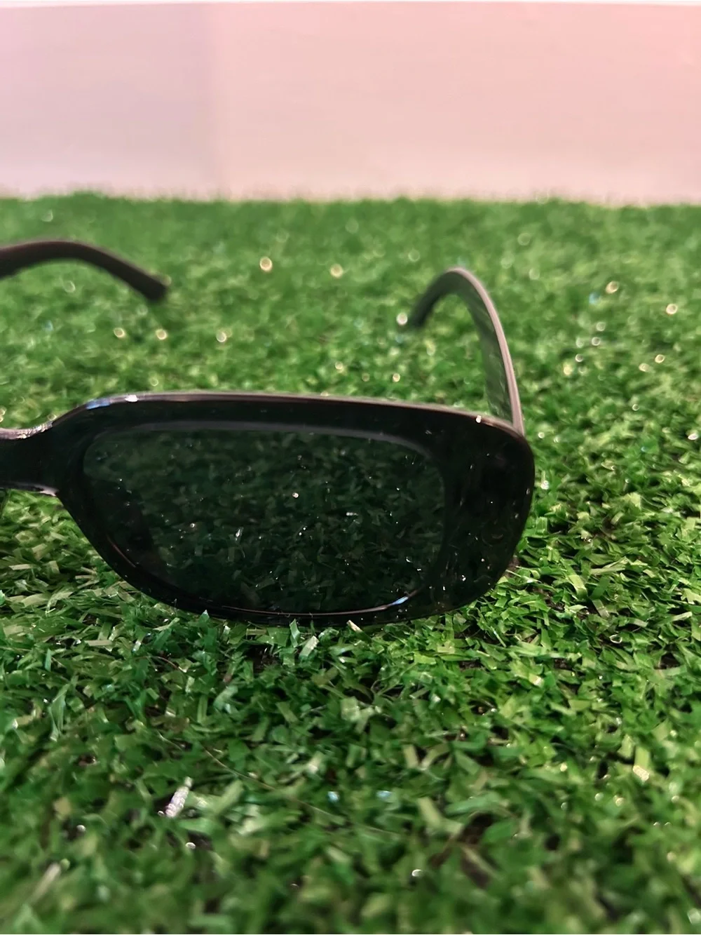 Classic Black Women's Sunglasses - Sleek UV Protection